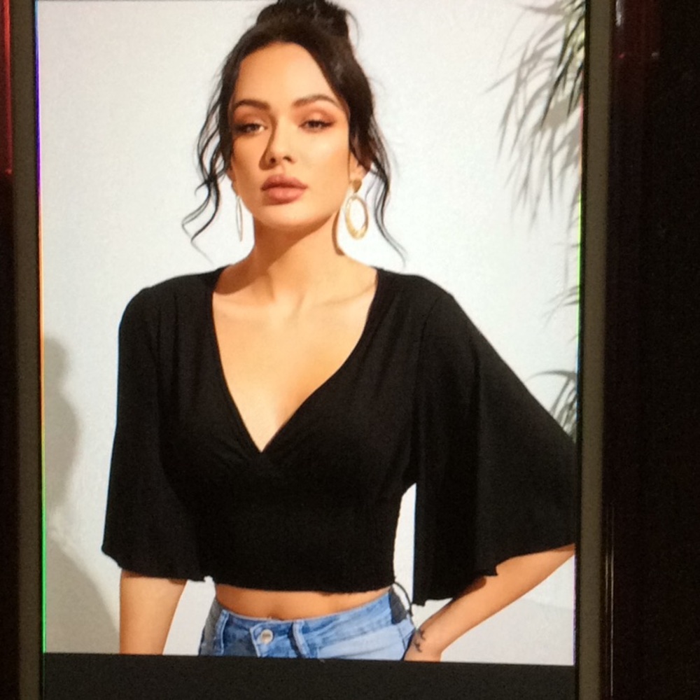 black statement flared crop sleeve top💕 so cute❣️